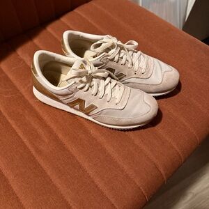 New Balance Cream & Gold Low-Profile Sneakers